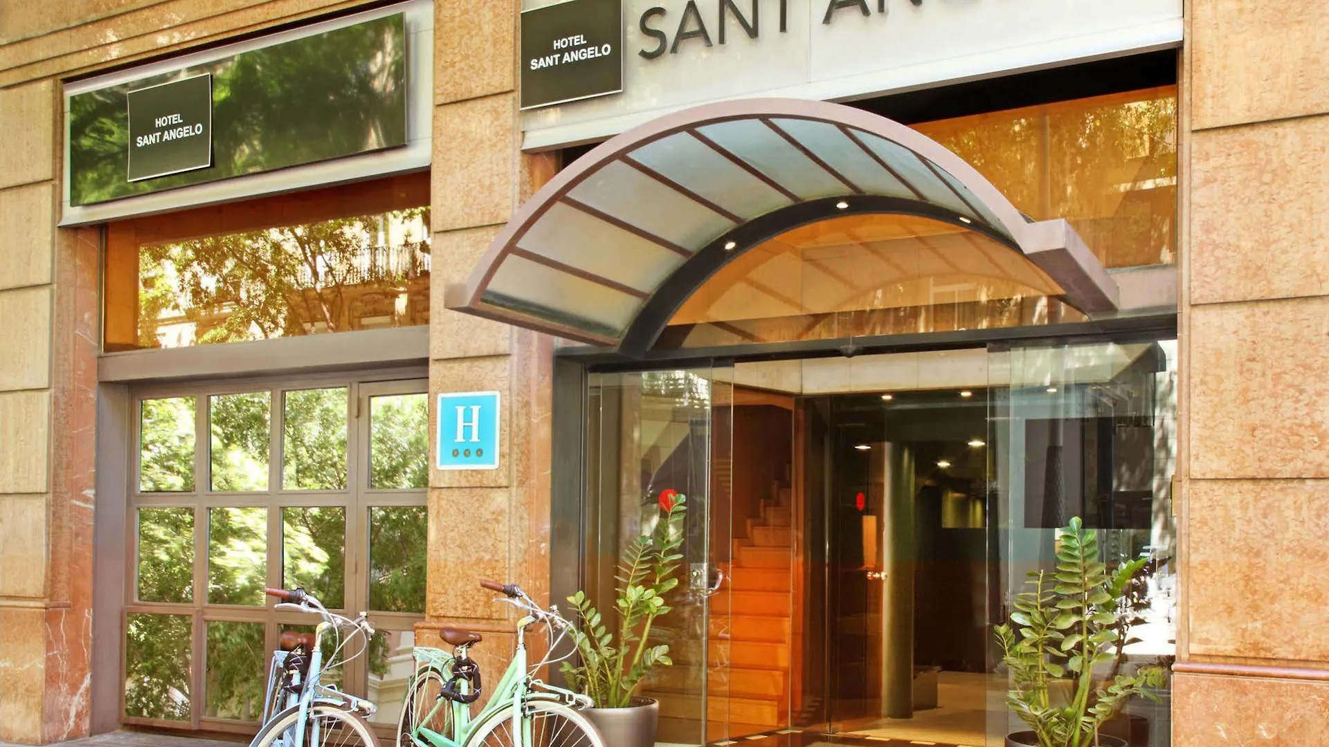 ***  Chic & Basic Velvet Hotel Barcelona Spain