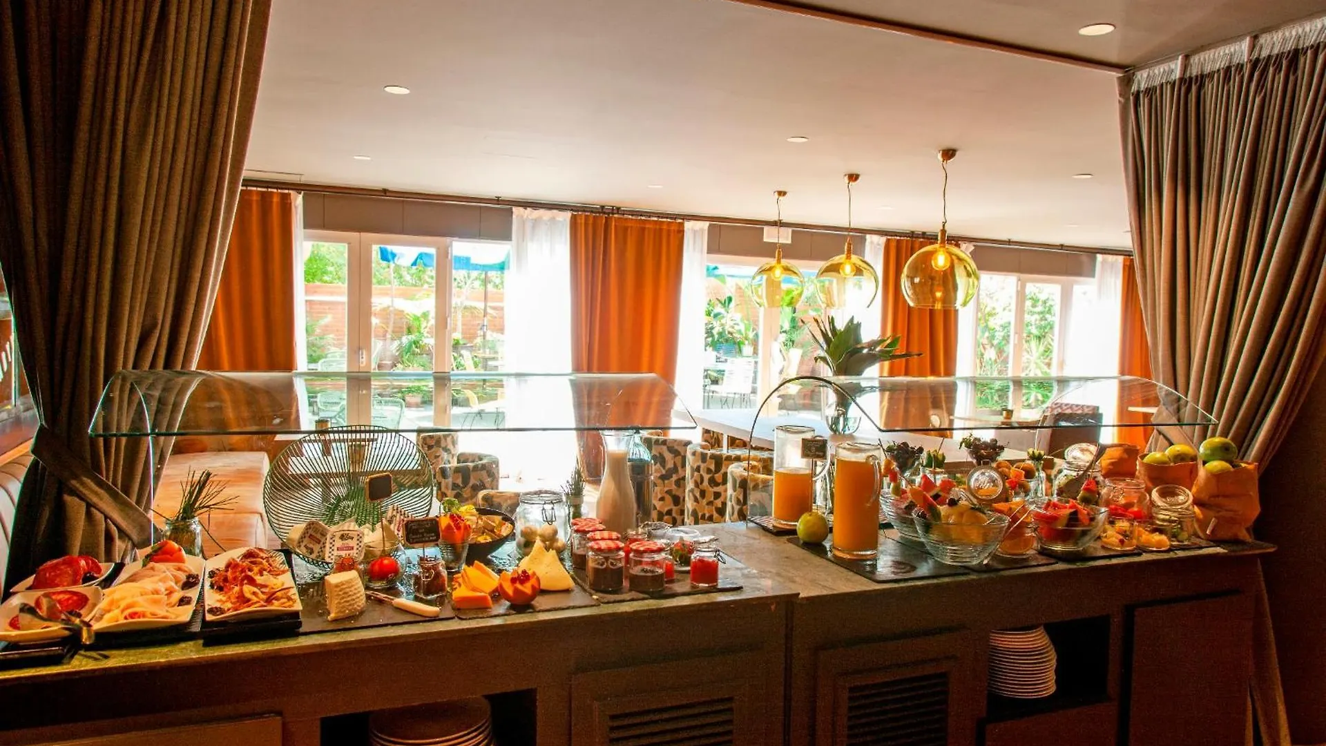 Chic & Basic Velvet Hotel Barcelona