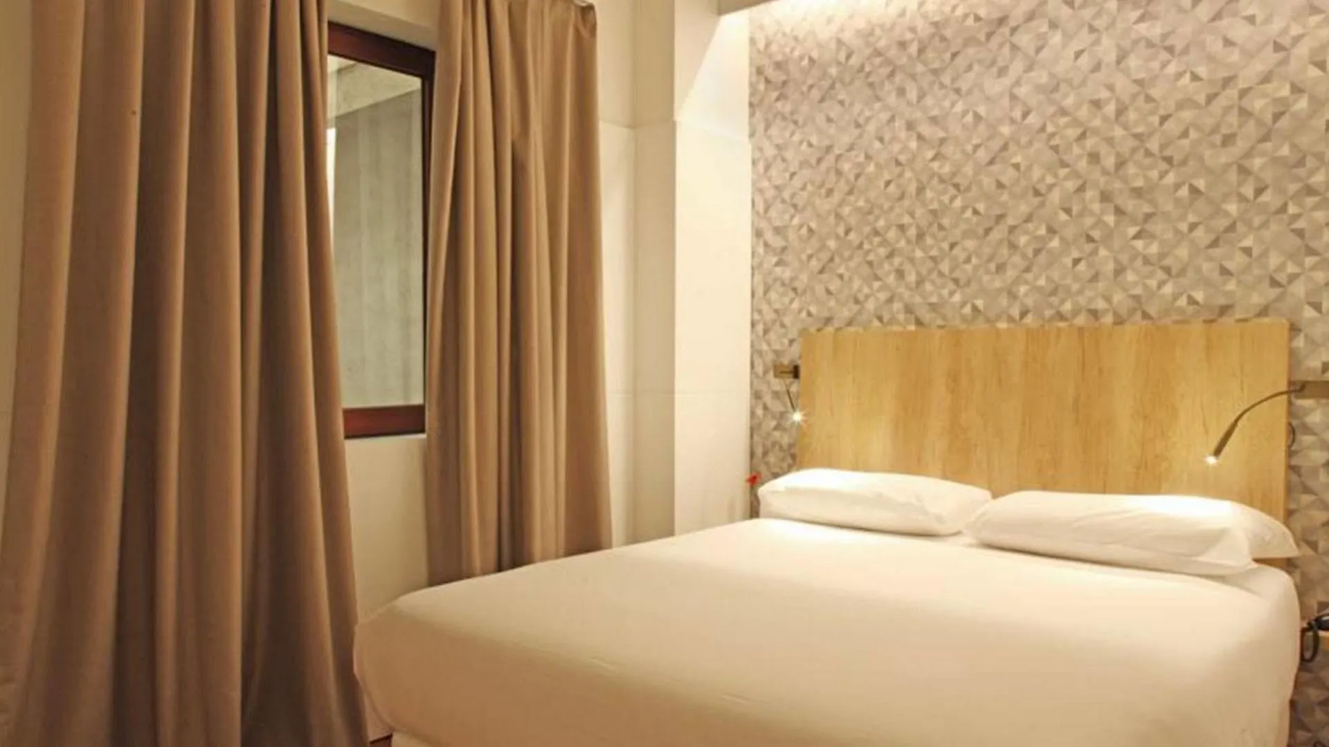 Chic & Basic Velvet Hotel Barcelona