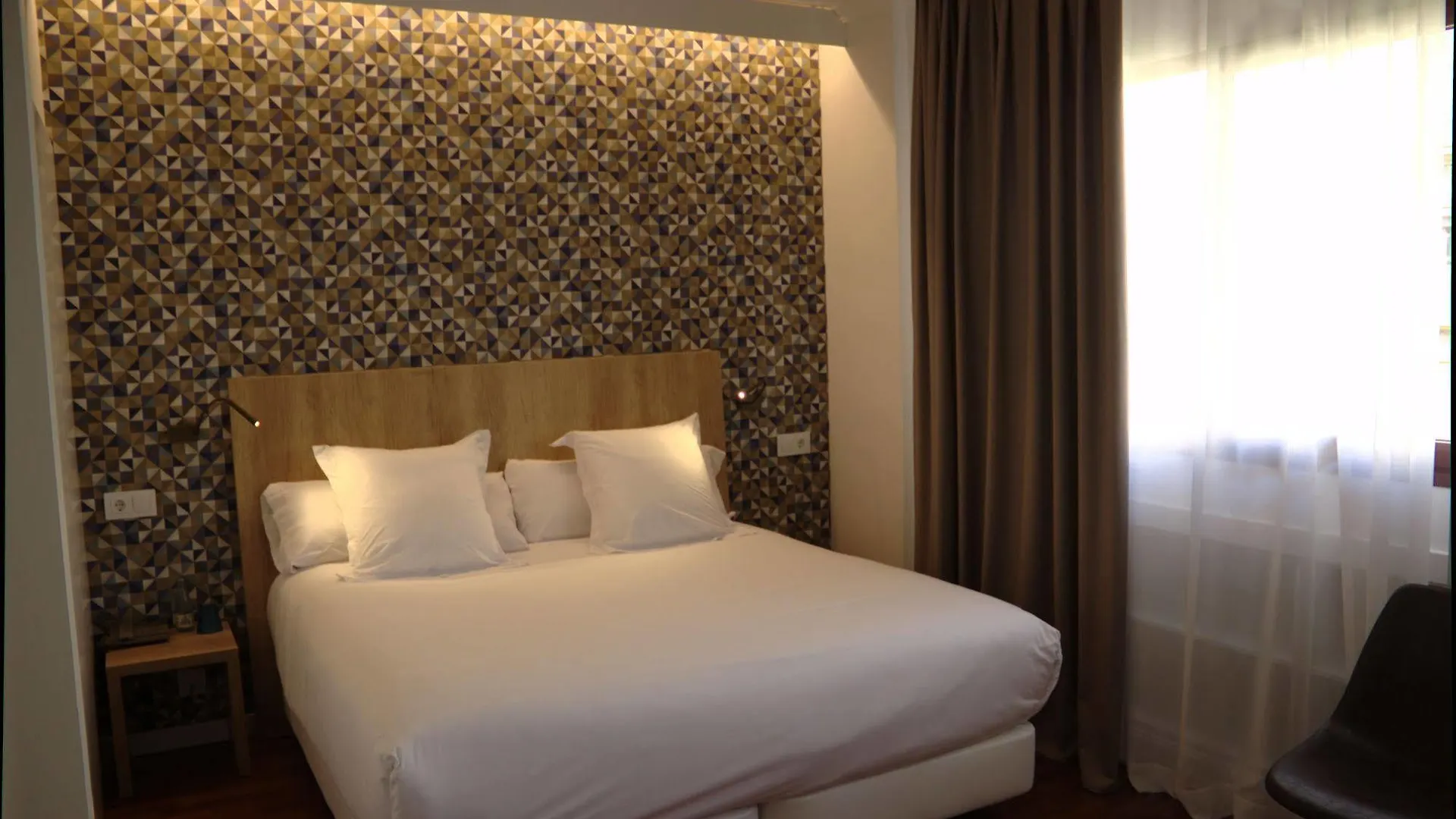 Chic & Basic Velvet Hotel Barcelona